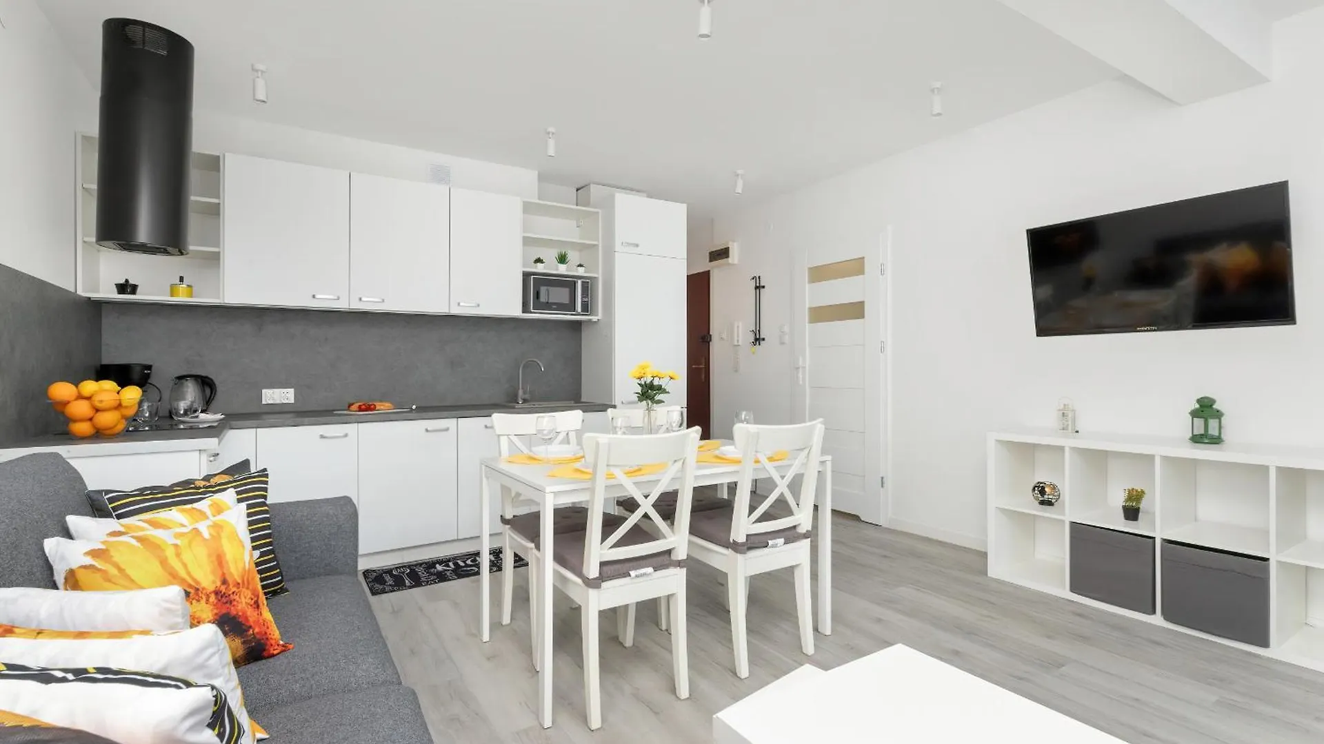 Sopockie Studio Z Parkingiem Przy Plazy I Molo By Noclegi Renters Sopot Pologne